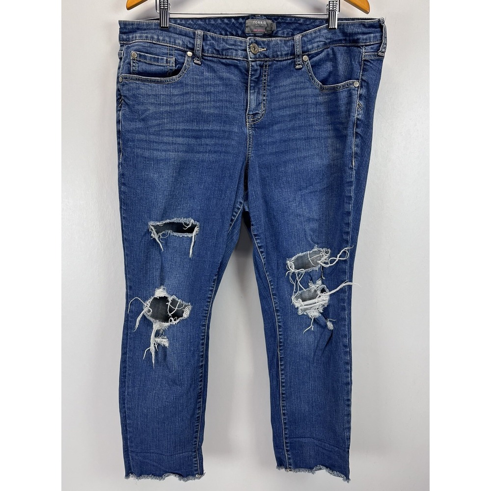 Womens Torrid Crop Boyfriend Jeans Sz 18 Plus GUC Raw Hem Destroyed Distressed